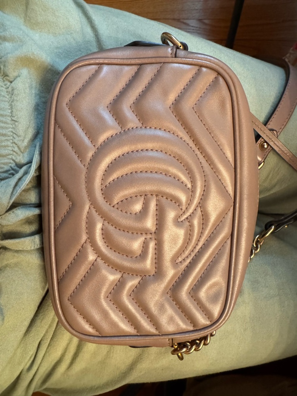 AUTHENTIC Small Gucci Camera Bag - Picture 2 of 5